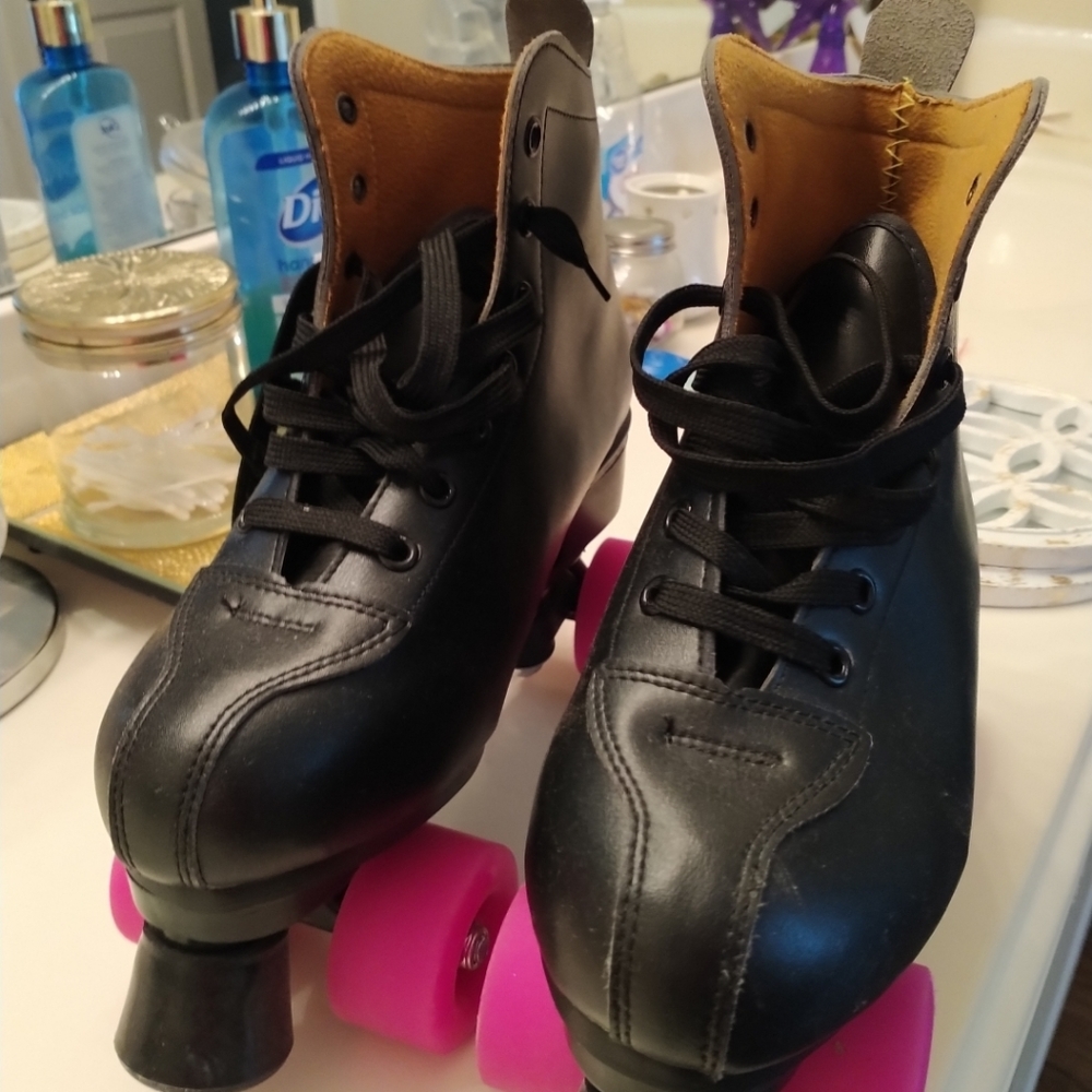 Womens black skates